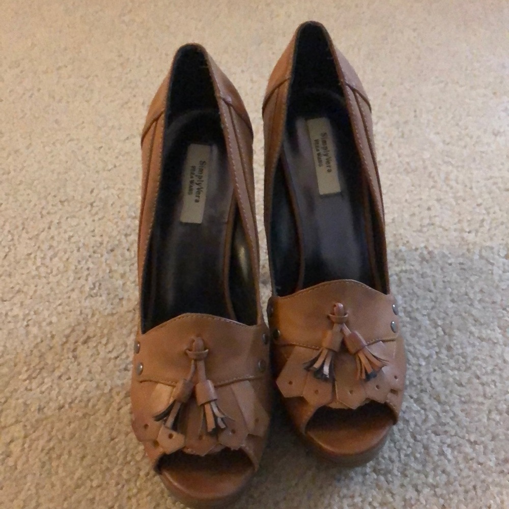 Size 9 Vera wang heals. Used once.